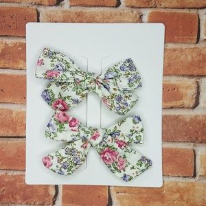 Flower Print  Girls 2pc Hair Bow Clips Pink Green